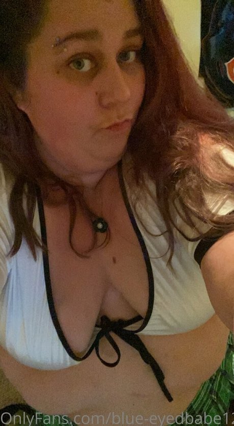 blue eyedbabe12 naked star image