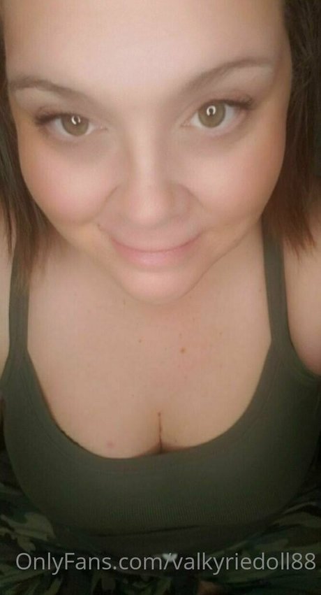 valkyriedoll88 model top img