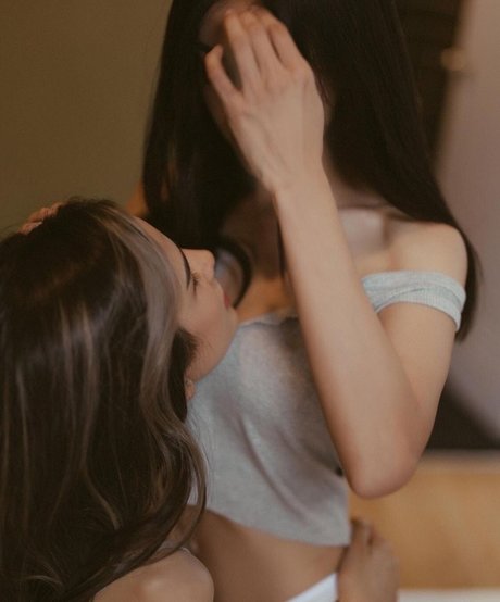 BunnyMutmai model sexy photos