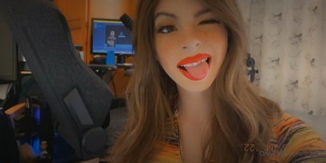 Fr3ddi model nude picture