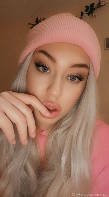 luisakrpp naked pornstar picture