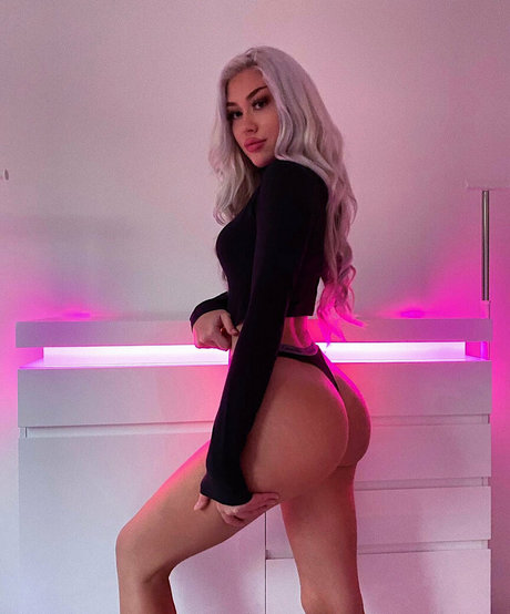 luisakrpp nude pornstar image