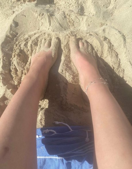 callyfeet33 model hd image