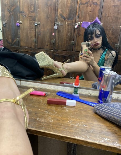 hollyhendrix_ high quality model image