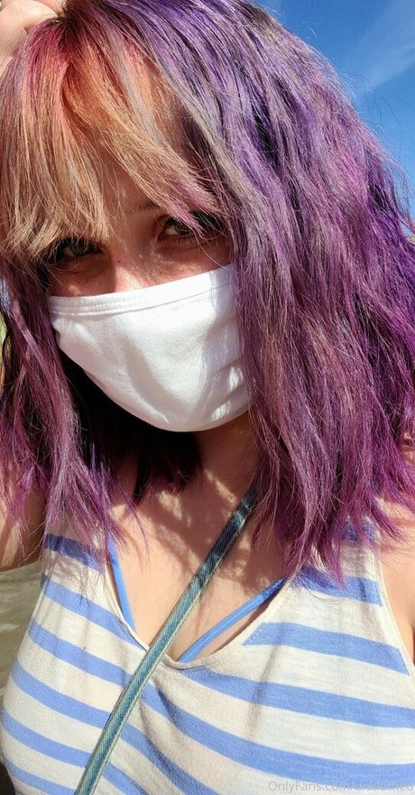 unklothed pornographic model galleries