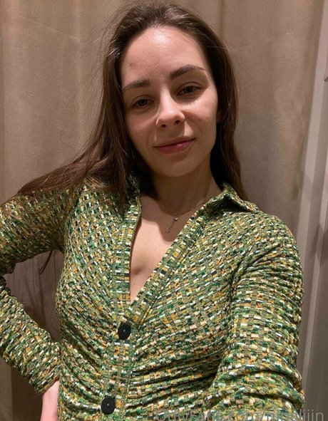 ninaliiin exclusive pornstar picture