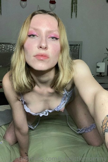 cutelittlemommy model erotic gallery