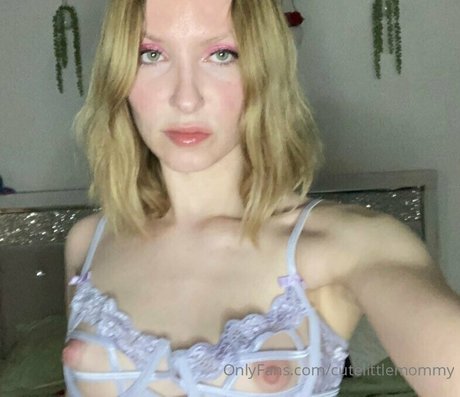 cutelittlemommy sex actress photos