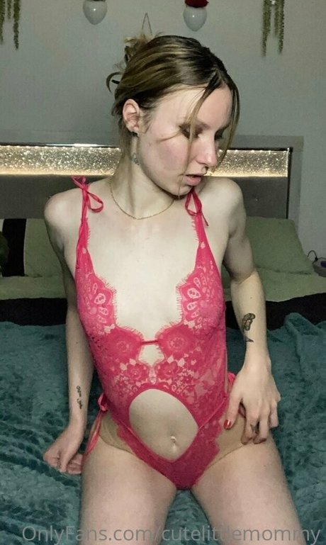 cutelittlemommy model erotic images