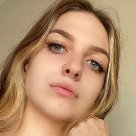 Carly Cox model pics