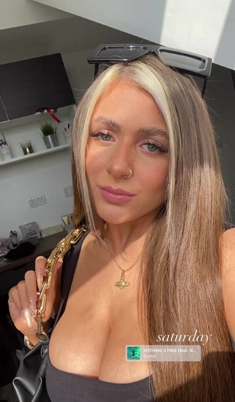 Beth G exclusive star gallery