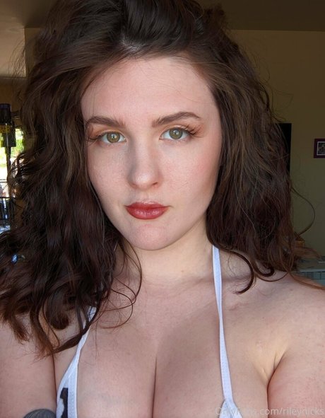 rileynicks nude pornstar images