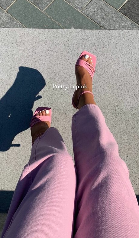 Thosetoes pornographic star photo