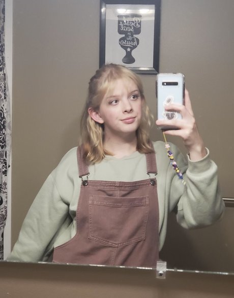 Dianalikesclowns nude model img