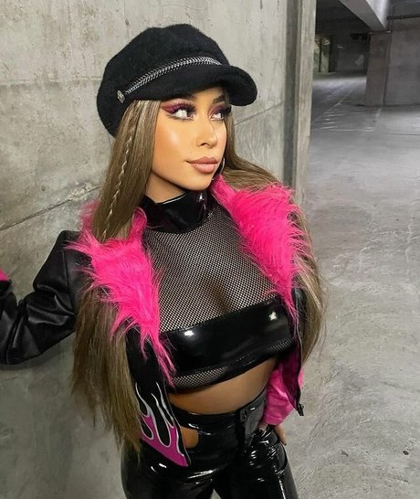 big tits blonde onlyfans top image