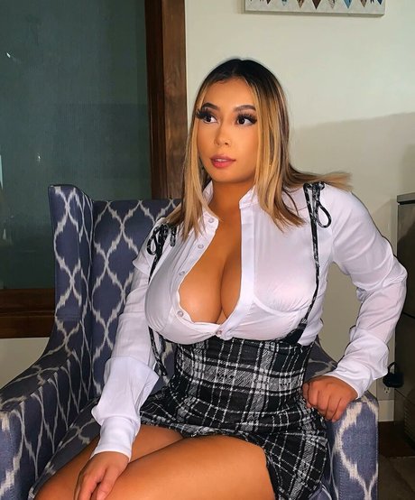 Thestarvasquez pretty actress img