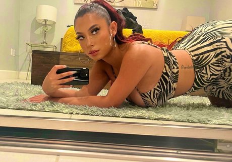 Thestarvasquez nude model images