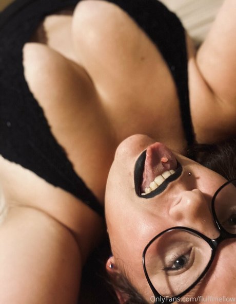 fluffmellow sexy model pictures