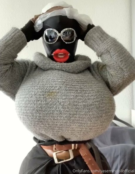 yaseonly naked actress gallery