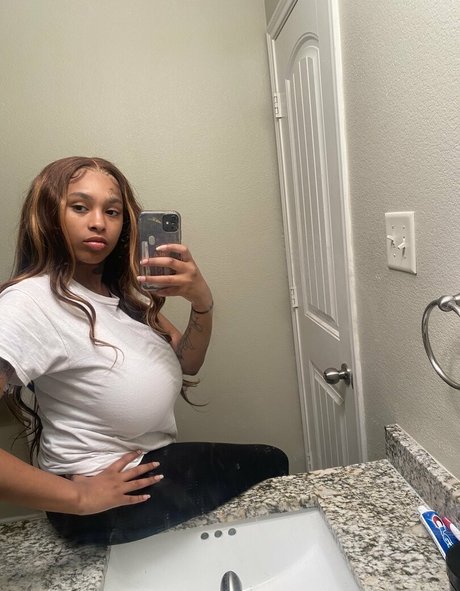 tharealnenebalenciaga model sex archive