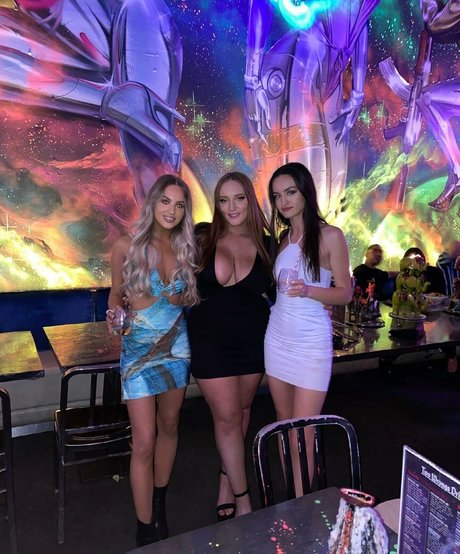 Dannielle Ashurst beautiful model galleries