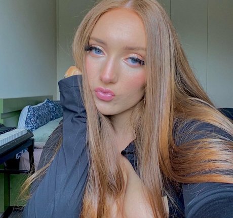 Dannielle Ashurst star free pic