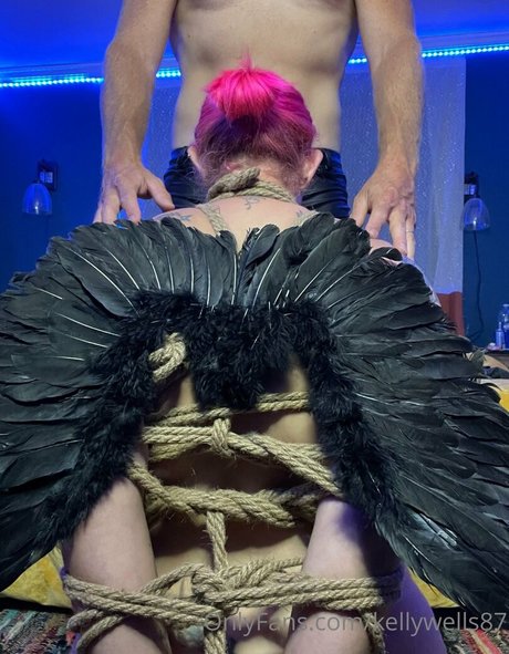 kellywells87 pornographic model img