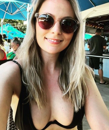 That Er Nurse star beautiful images