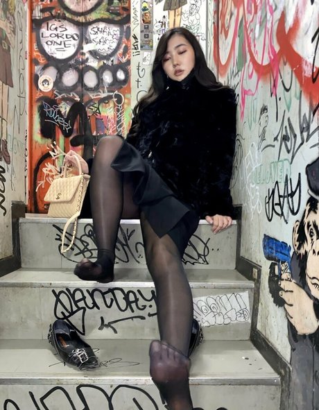 feet773ao sexy model image