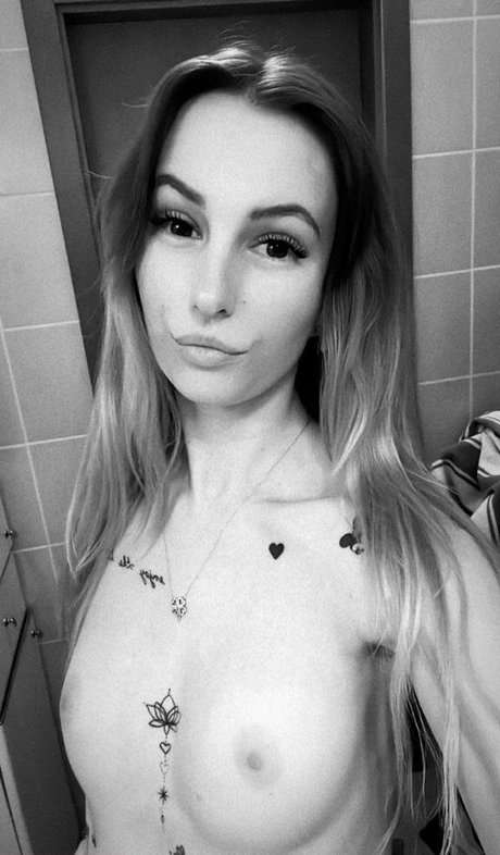 Sweet kejty model exclusive pics