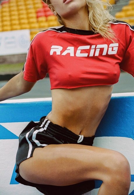 Meredith Mickelson naked actress pics