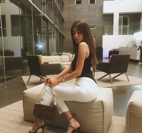 Meshi Malka pornographic model pics