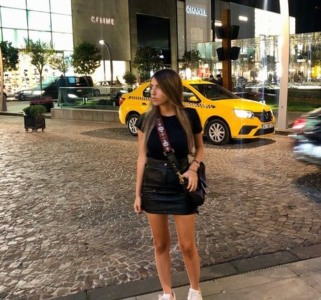 Meshi Malka nice model pics