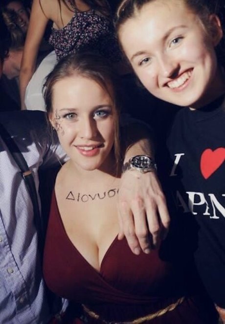 Maton Twins star exclusive photo