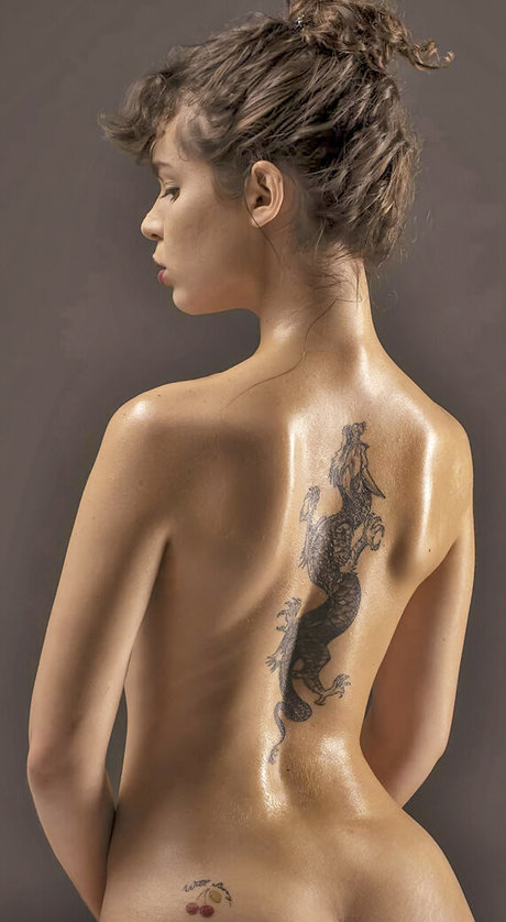 Eylul Su Cuha naked actress galleries