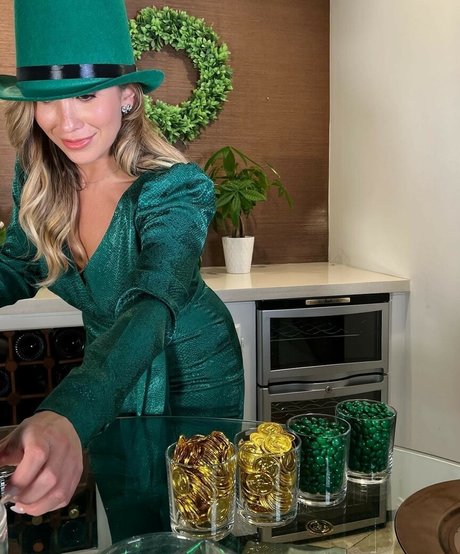 Cheryl Burke star sexy pic