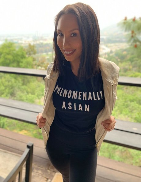 Cheryl Burke model perfect images