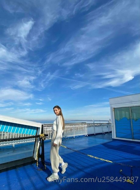 leona corona nude pornstar pic