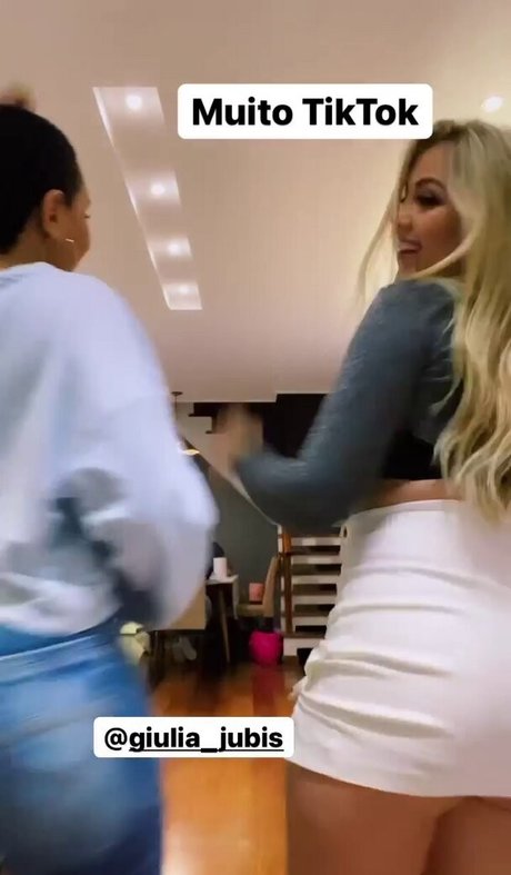 Giulia Porto pretty actress pics