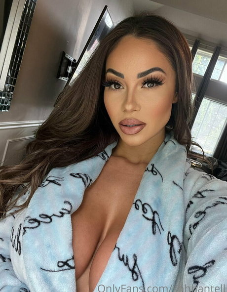 Shantel Tinajero model top gallery