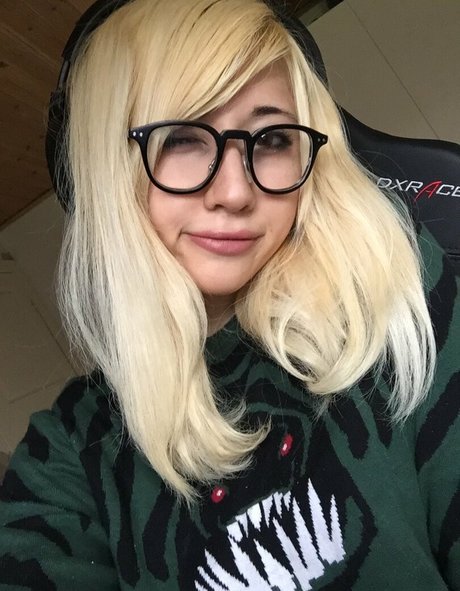 Sinneddonut sex model picture