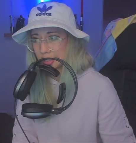 blonde tits onlyfans pretty photos