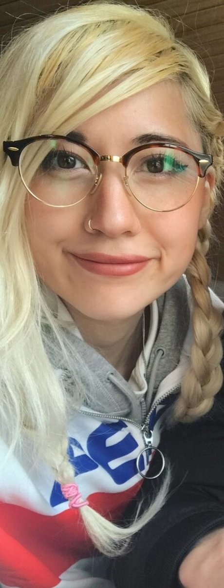 Sinneddonut exclusive actress pic