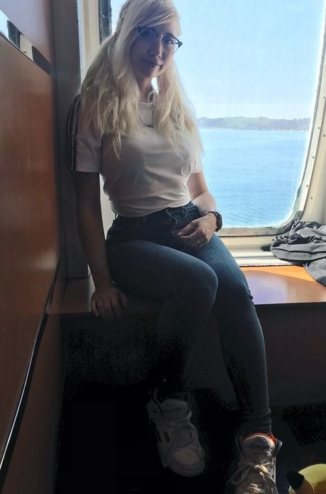 Sinneddonut adult model pictures