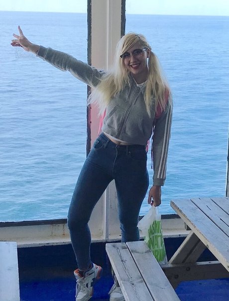 Sinneddonut beautiful pornstar photo