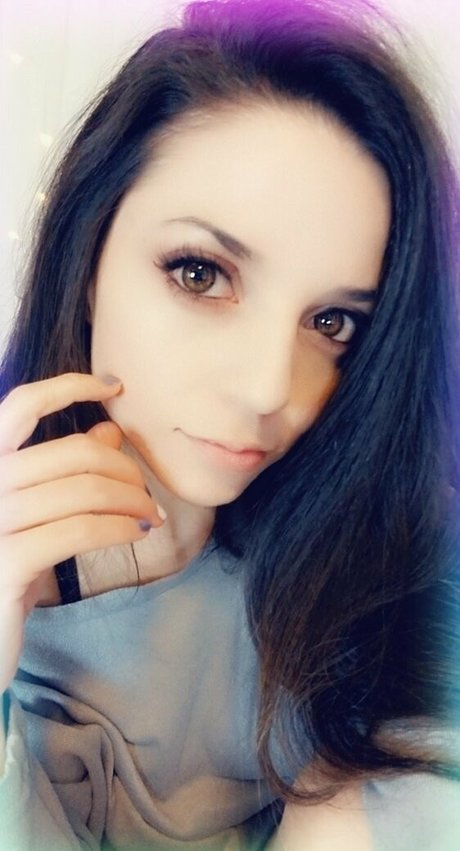 flat chested onlyfans sexy naked photo