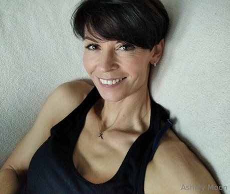 ashley moon hot star image