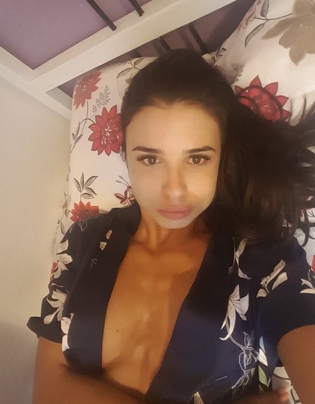 miracuckold naked model image