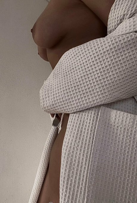 enireves star naked pic