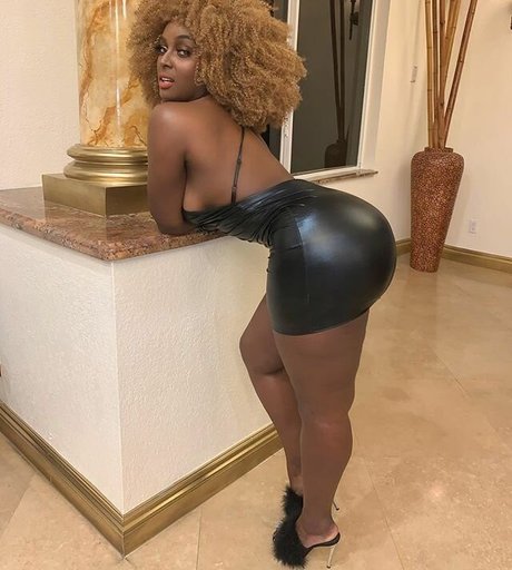 Amara La Negra model art photos